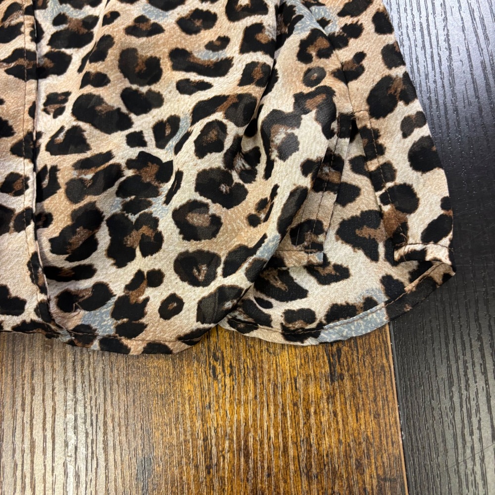 Maurice's Leopard Print Criss Cross V-Neck Faux‎ Wrap Blouse Brown Tan Medium - Picture 2 of 7